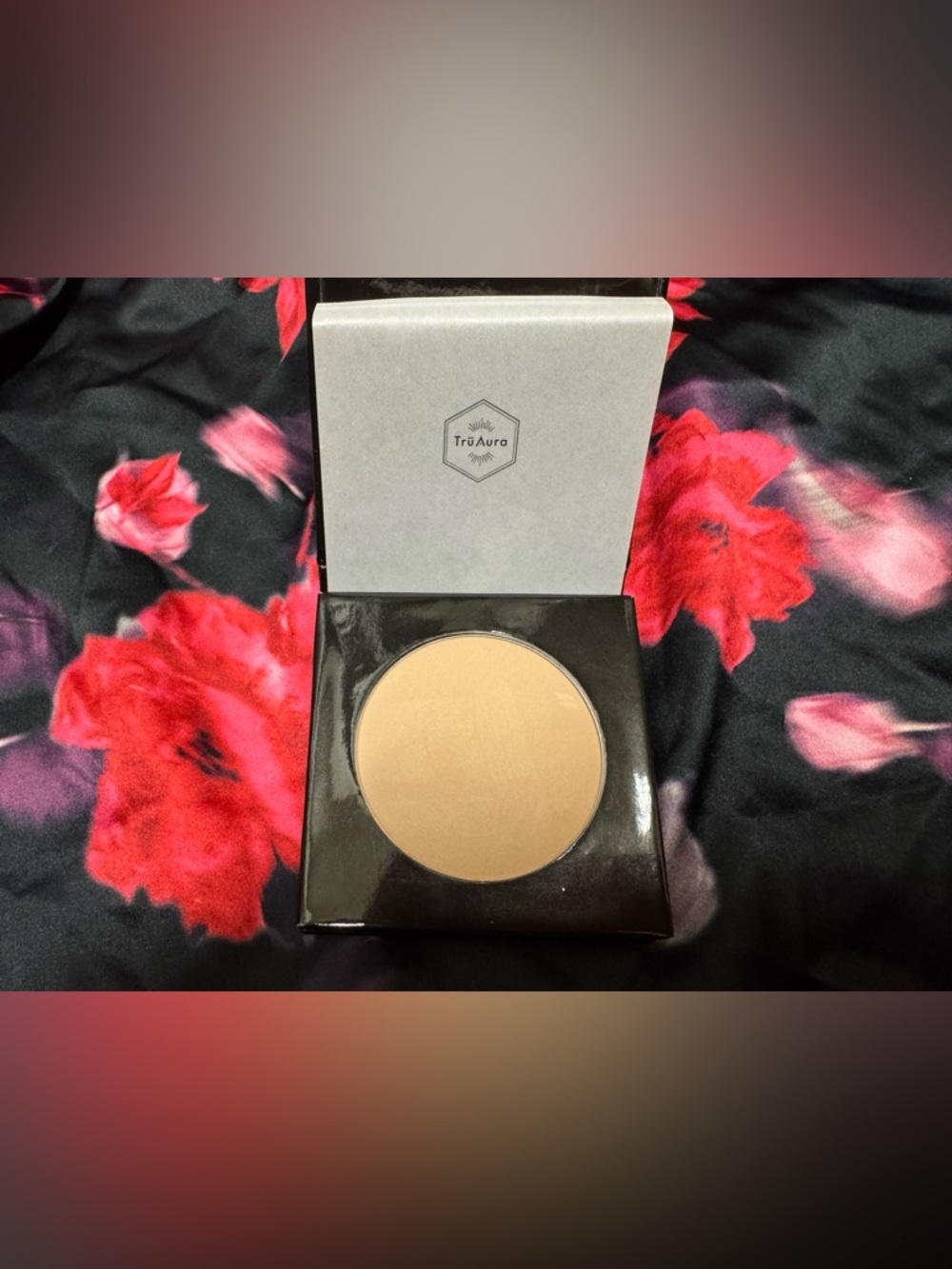 New TruAura Perfect Powder Foundation - In Beige - Clean Skincare - free gift 🎁 - Picture 7 of 10